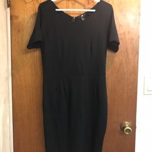 H&M's black dress